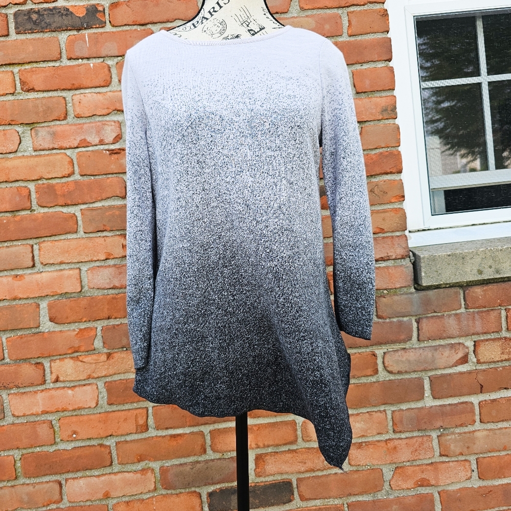 Simply Vera Vera Wang Grey Ombre Metallic Knit Blouse – Size Small